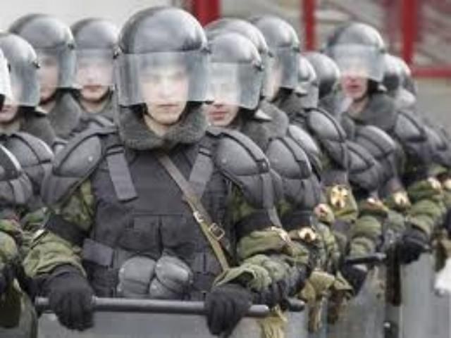 Під вибори міліція скуповує автозаки, щити і огородження Під вибори міліція скуповує автозаки, щити і огородження