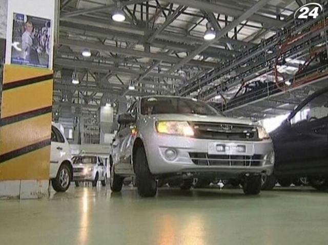 Азаров: Российские авто подорожают примерно на $ 1000 Азаров: Российские авто подорожают примерно на $ 1000