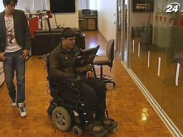 Науковці розробили інвалідне крісло, яким можна керувати подумки Науковці розробили інвалідне крісло, яким можна керувати подумки