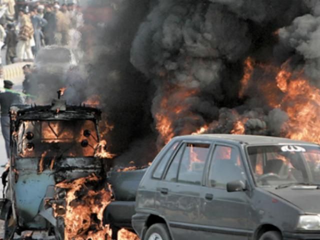 У Пакистані біля консульства США вибухноло авто, є жертви