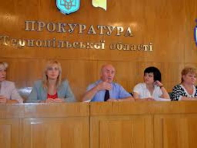 Прокуратура вимагає поширювати російську у Тернополі