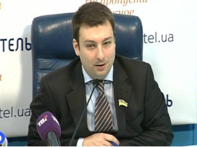 Кандидату від УДАРу вкрали автомобіль та пограбували офіс Кандидату від УДАРу вкрали автомобіль та пограбували офіс