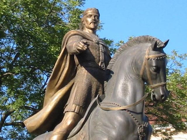 Янукович планирует искать останки Даниила Галицкого Янукович планирует искать останки Даниила Галицкого