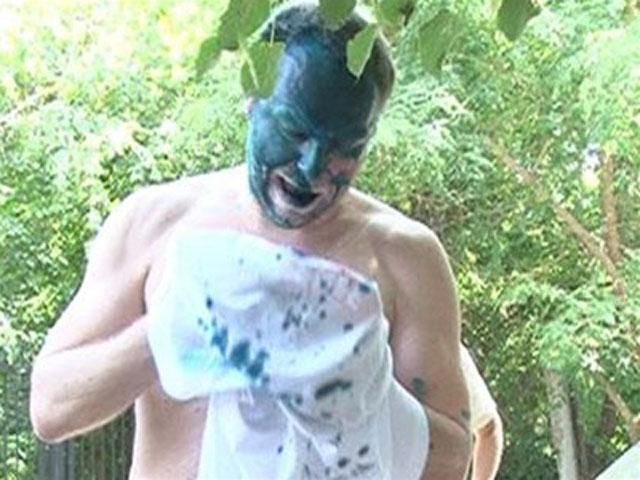 "Батьківщина" дозволила облити зеленкою Януковича і Азарова "Батьківщина" дозволила облити зеленкою Януковича і Азарова