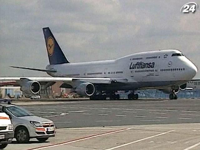 Бортпроводники немецкой авиакомпании Lufthansa снова бастуют Бортпроводники немецкой авиакомпании Lufthansa снова бастуют