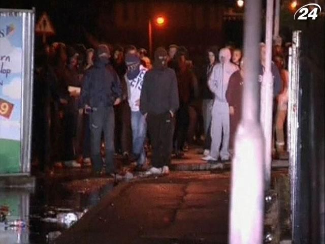 В ирландском Белфасте продолжаются столкновения между лоялистами и полицией