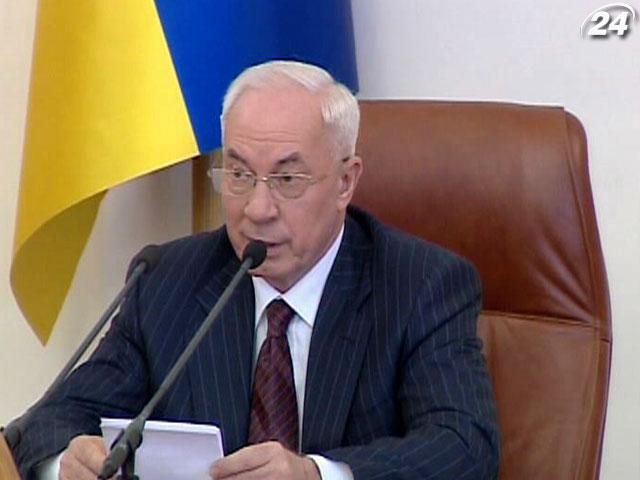 Азаров заявив, що економіка України не зазнає апокаліпсису