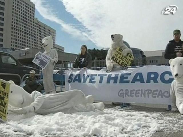 Активісти Greenpeace заблокували в'їзд до "Газпрому" Активісти Greenpeace заблокували в'їзд до "Газпрому"