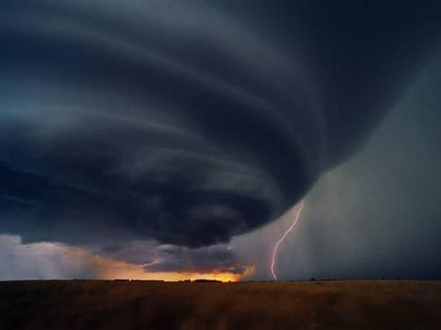 В Атлантическом океане сформировался ураган "Лесли" В Атлантическом океане сформировался ураган "Лесли"