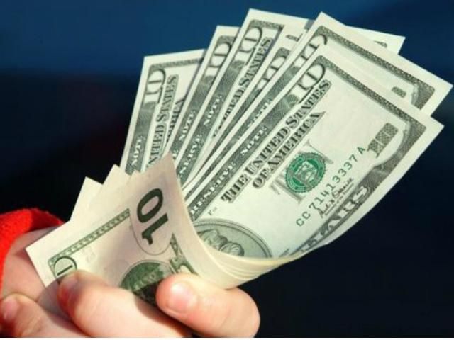 На міжбанку курс долара тримається 8,15 грн На міжбанку курс долара тримається 8,15 грн