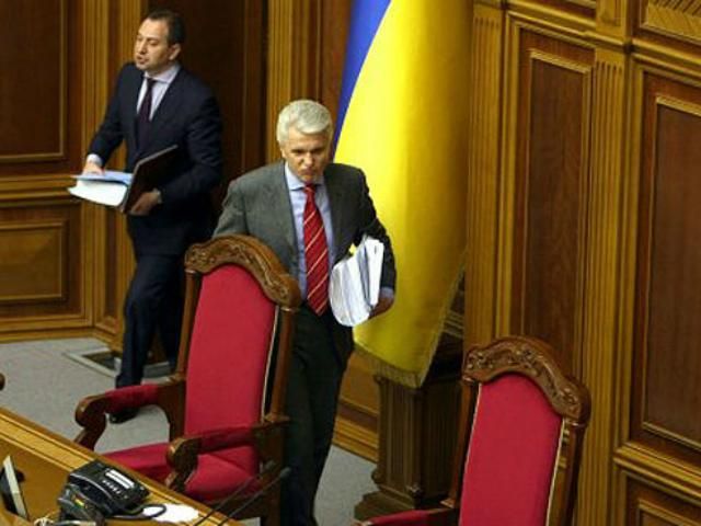 Томенко не хочет сесть в кресло рядом с Литвином Томенко не хочет сесть в кресло рядом с Литвином