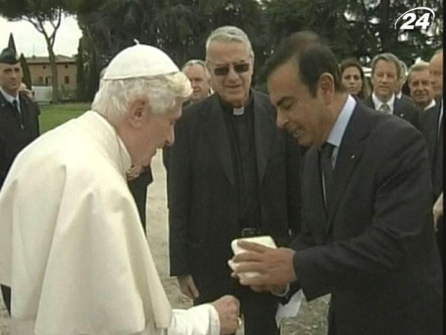 Бенедикту XVI подарували електромобіль Бенедикту XVI подарували електромобіль