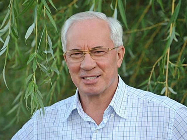 Для Азарова в Донецьку перекрили вулиці і просять підкорятись (Фото) Для Азарова в Донецьку перекрили вулиці і просять підкорятись (Фото)