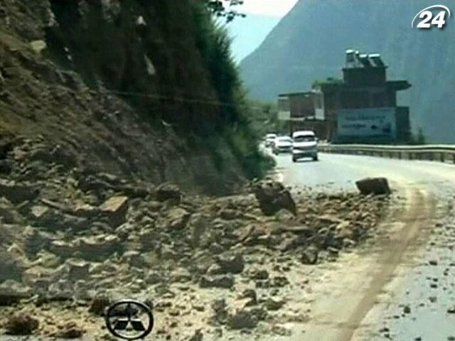 В результате подземных толчков в Китае погибли не менее 50 человек В результате подземных толчков в Китае погибли не менее 50 человек