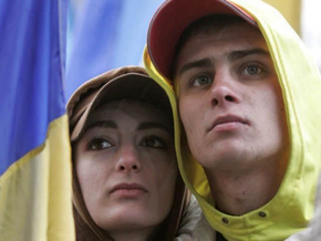 Опрос: Только треть украинцев довольна жизнью, однако голосовать готовы