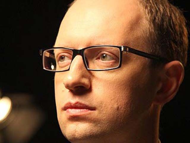 Яценюк - Януковичу: Перестаньте давить на СМИ Яценюк - Януковичу: Перестаньте давить на СМИ