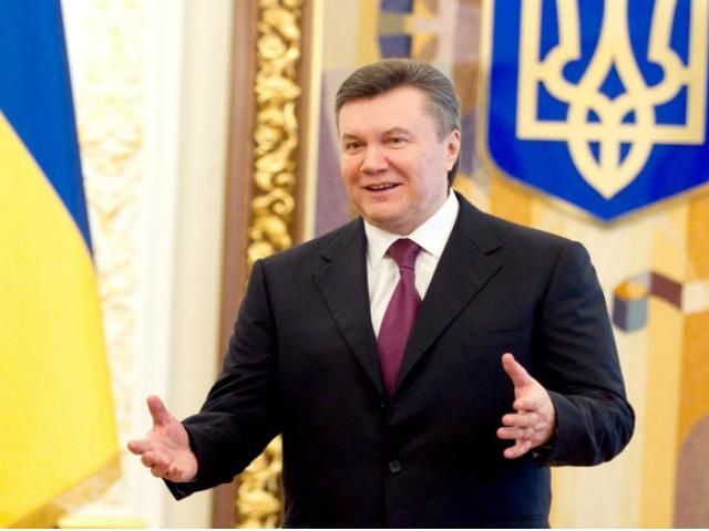 Янукович поздравил Кличко с победой над Чарром