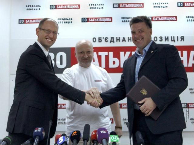 Оппозиция собирает людей на акцию протеста возле ВАСУ Оппозиция собирает людей на акцию протеста возле ВАСУ