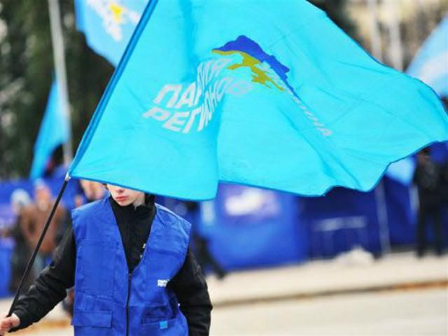 У Києві побили агітаторів проти Партії регіонів (Відео) У Києві побили агітаторів проти Партії регіонів (Відео)