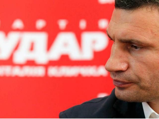 УДАР: Наші білборди нищать регіонали УДАР: Наші білборди нищать регіонали