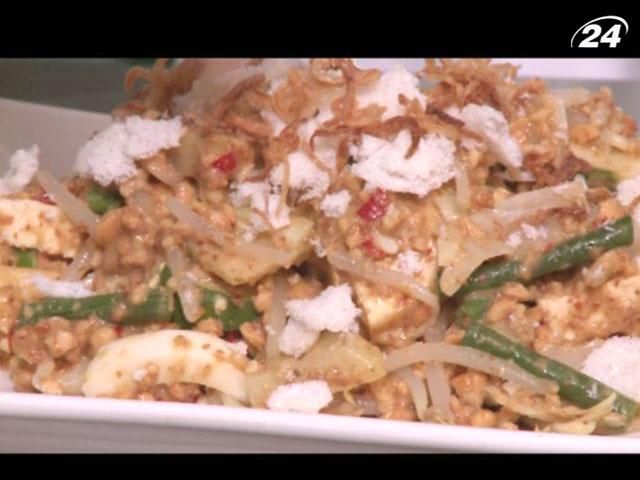 Готуємо індонезійський салат з вишуканим соусом Готуємо індонезійський салат з вишуканим соусом