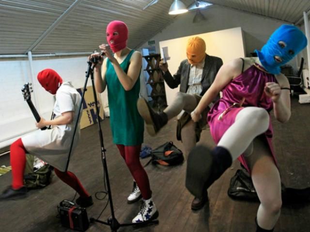 У Берліні показали виставу про Pussy Riot У Берліні показали виставу про Pussy Riot