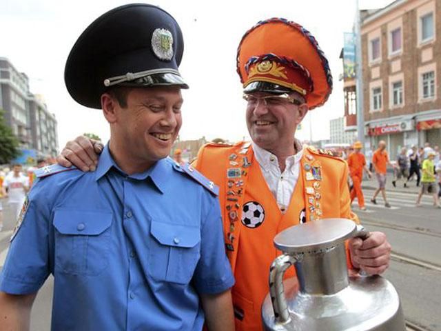 Опрос: В Украину вернулась бы только треть гостей ЕВРО-2012 Опрос: В Украину вернулась бы только треть гостей ЕВРО-2012