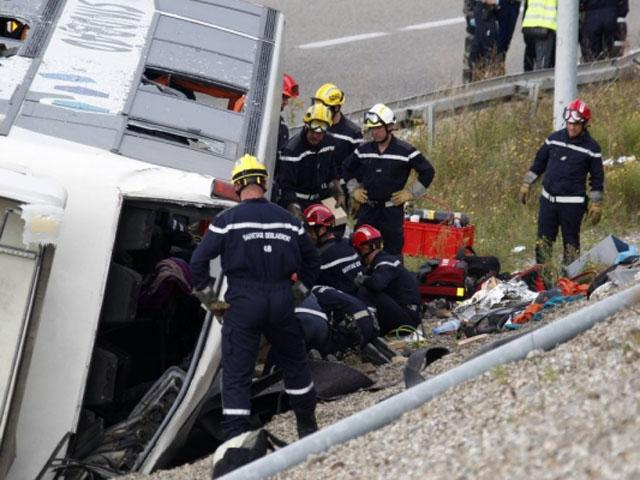 У Франції перекинувся автобус. Є загиблі (Фото)