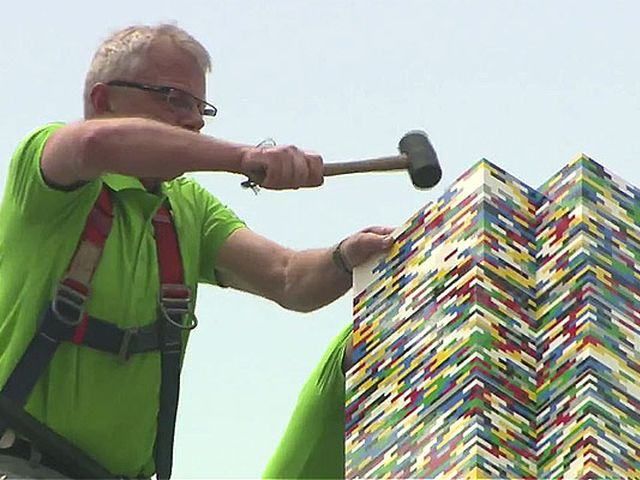 У Чехії створили найвищу вежу з конструктора Лего (Відео) У Чехії створили найвищу вежу з конструктора Лего (Відео)