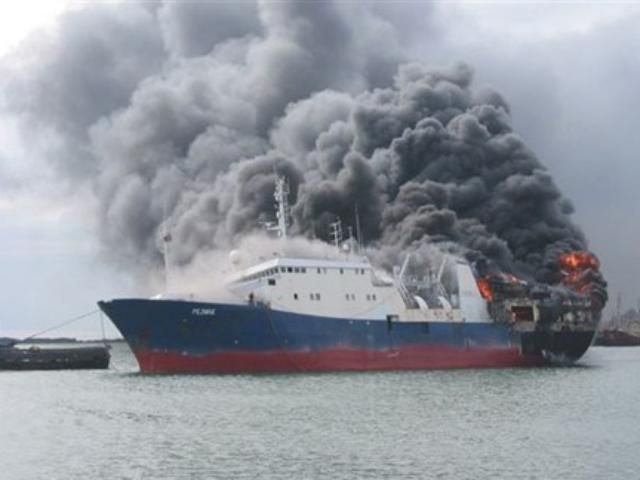 В Аравійському морі горить судно з українцями на борту (Відео) В Аравійському морі горить судно з українцями на борту (Відео)