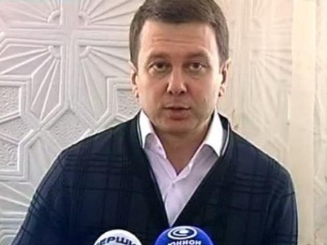 Безробітний кандидат влаштував передвиборчий концерт за 400 тисяч гривень (Відео) Безробітний кандидат влаштував передвиборчий концерт за 400 тисяч гривень (Відео)