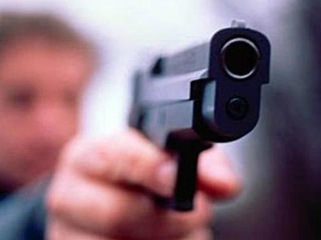 В Києві росіянин влаштував стрілянину в центрі видачі паспортів В Києві росіянин влаштував стрілянину в центрі видачі паспортів