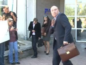 Голову ОВК у Броварах закидали яйцями Голову ОВК у Броварах закидали яйцями