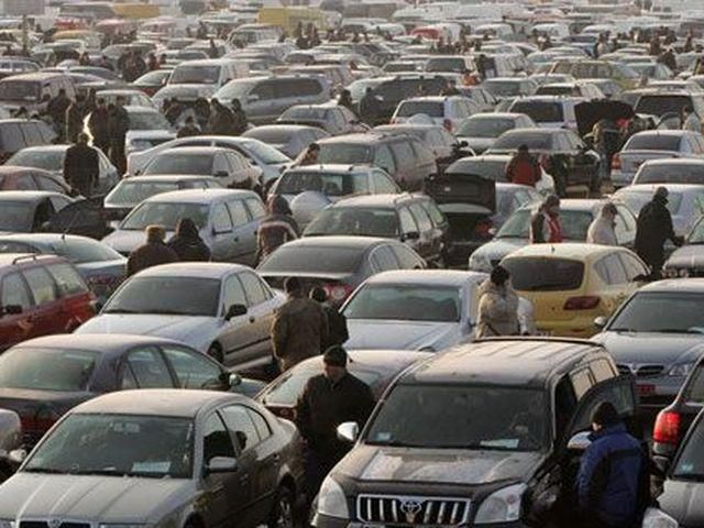 Украина ввела утилизационный сбор на ввоз российских автомобилей Украина ввела утилизационный сбор на ввоз российских автомобилей