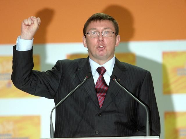 Тюремщики написали на Луценко рапорт Тюремщики написали на Луценко рапорт