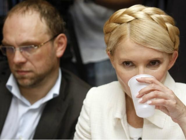 Соседка экс-премьера: Я видела как Тимошенко и Власенко целовались. Они не просто друзья