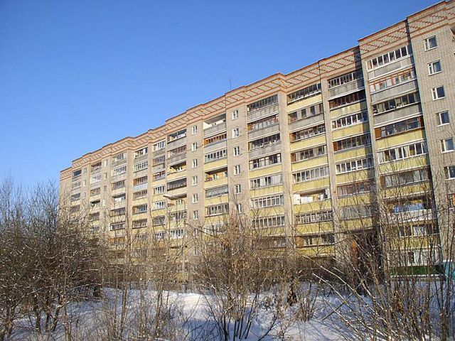 У Києві 4-річна дівчинка пролетіла дев'ять поверхів і вижила У Києві 4-річна дівчинка пролетіла дев'ять поверхів і вижила