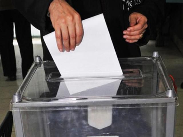 Опрос: В Раду проходит 5 партий. "Свобода" - на грани Опрос: В Раду проходит 5 партий. "Свобода" - на грани