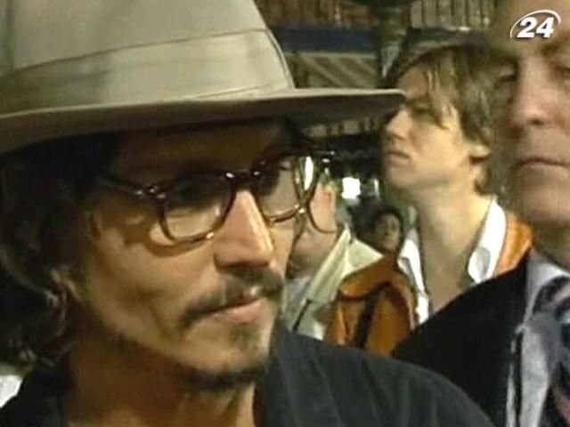 Джонні Депп придбав для матері своїх дітей будинок у Голлівуді Джонні Депп придбав для матері своїх дітей будинок у Голлівуді