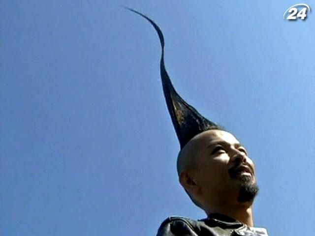 Японський модельєр відростив найвищий ірокез у світі