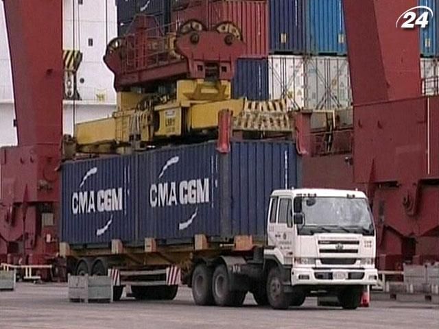 Китай посилить підтримку експортерів, щоби стимулювати економіку