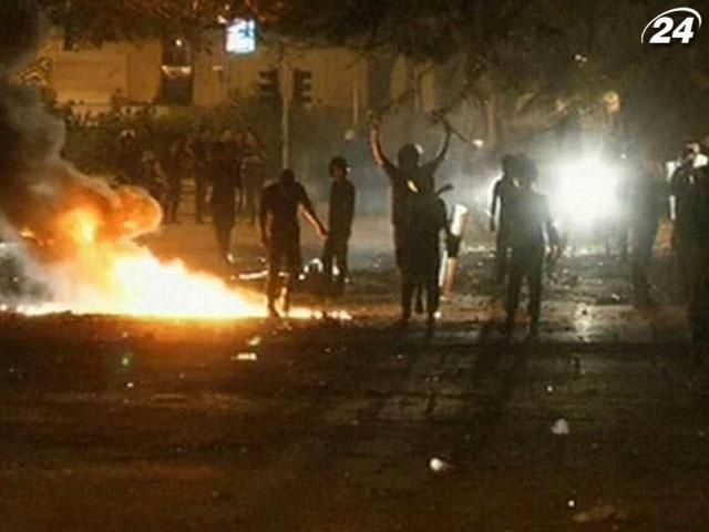 Єгиптяни вдруге за тиждень атакували посольство США Єгиптяни вдруге за тиждень атакували посольство США