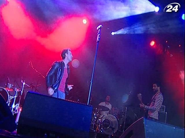 Українські музиканти провели 5-годинний благодійний концерт Українські музиканти провели 5-годинний благодійний концерт