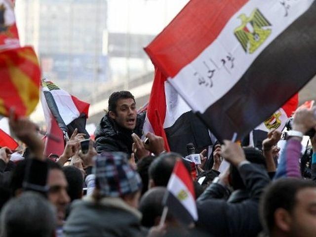 Понад 220 осіб постраждали в заворушеннях біля будівлі посольства США в Каїрі