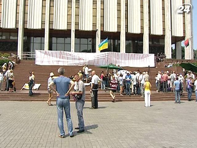 "Языковые" активисты хотят подать в суд на ВР "Языковые" активисты хотят подать в суд на ВР