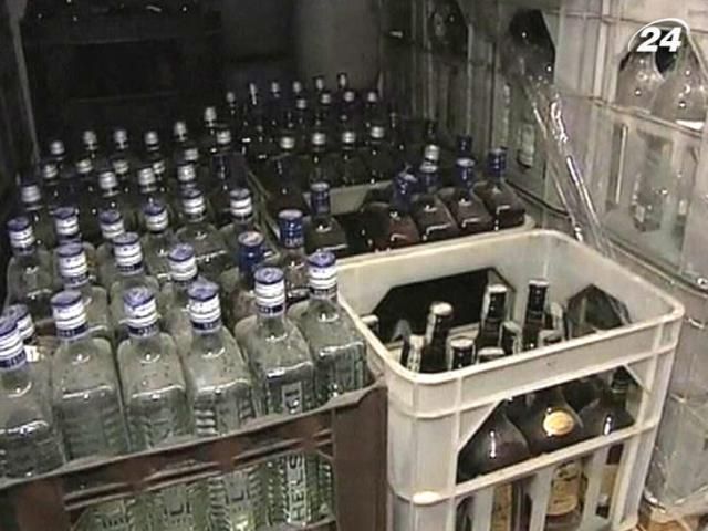 Митники затримали партію горілки, яка вбила 19 людей в Чехії Митники затримали партію горілки, яка вбила 19 людей в Чехії