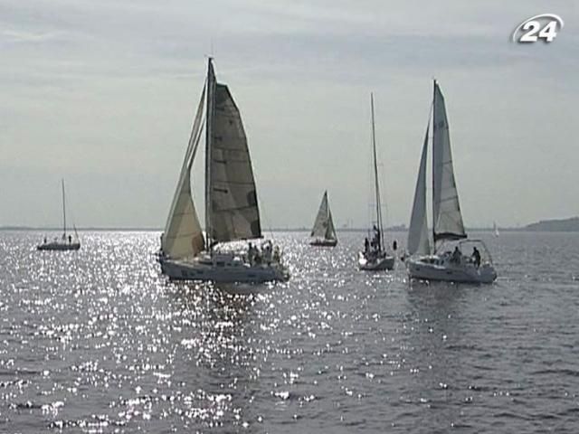 На Київському морі стартували вітрильні змагання