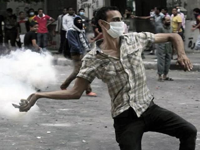 В Каире растет число беспорядков спровоцированных фильмом о пророке В Каире растет число беспорядков спровоцированных фильмом о пророке