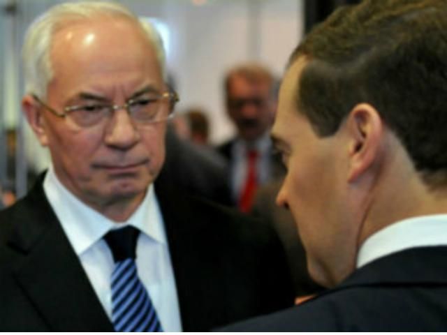 Азаров поздравил с днем рождения Медведева Азаров поздравил с днем рождения Медведева