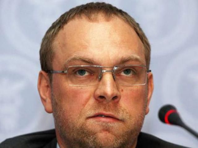 Власенко каже, що Тимошенко не може одужати через цілодобове спостереження Власенко каже, що Тимошенко не може одужати через цілодобове спостереження